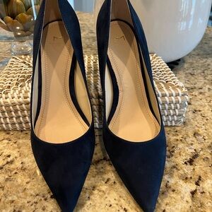 Marc Fisher suede pumps!! NWT